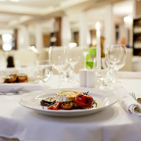 Golden Fish Aparthotel 4*